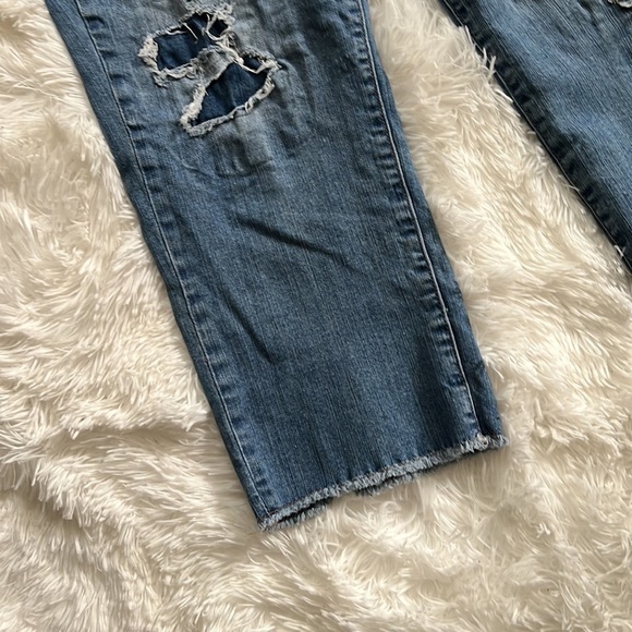 MAURICE’S Medium Wash Distressed Raw Edge Mid Rise Cropped Jeans, Size 10, GUC. - Picture 3 of 9